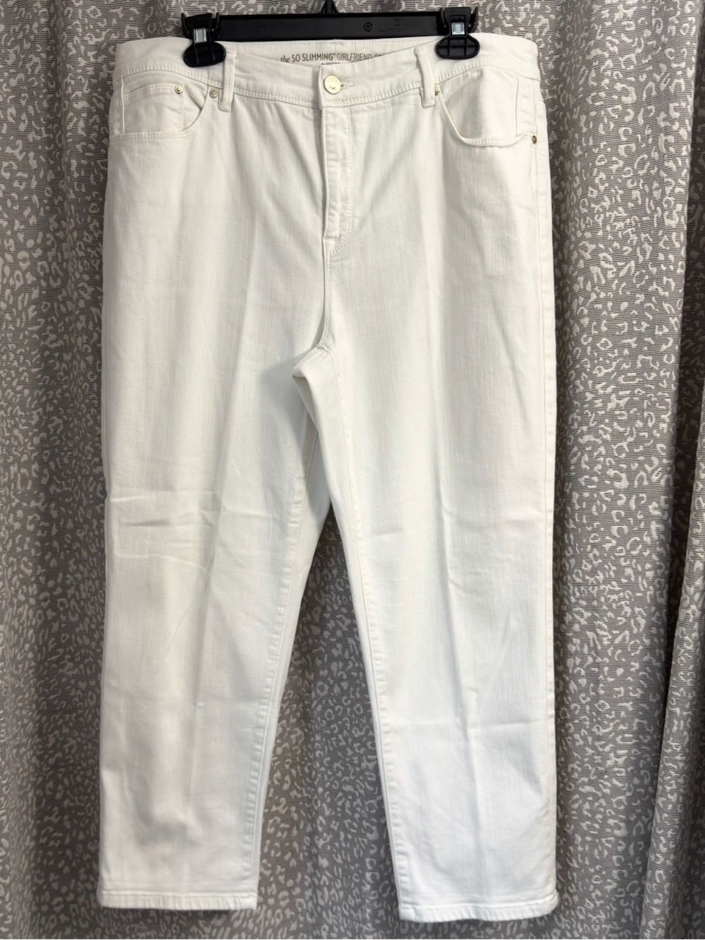 Chico's White Slim Straight Capri Pants - Size 2.5